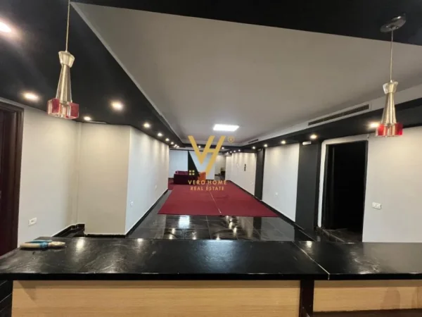 Tirane, jepet me qera ambjent biznesi Kati -1, 150 m² 800 € (5 MAJI)