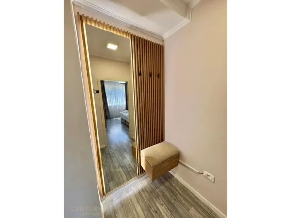 Tirane, jepet me qera apartament 1+1 Kati 3, 65 m² 790 € (Rruga e Barrikadave)