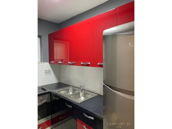 Tirane, jepet me qera apartament 4+1+Ballkon Kati 1, 120 m² 800 € (Pazari i Ri)