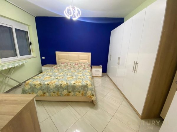 Tirane, jepet me qera apartament 4+1+Ballkon Kati 1, 120 m² 800 € (Pazari i Ri)