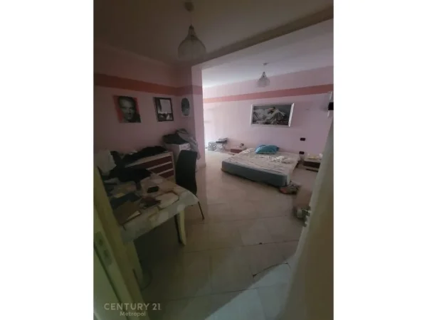 Tirane, jepet me qera apartament 2+1 Kati 5, 94 m² 750 € (Liqeni i Tiranes)