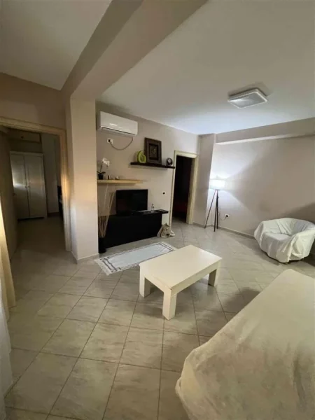 Tirane, jepet me qera apartament 2+1 Kati 3, 75 m² 650 € (Sheshi Wilson , Max Optica)