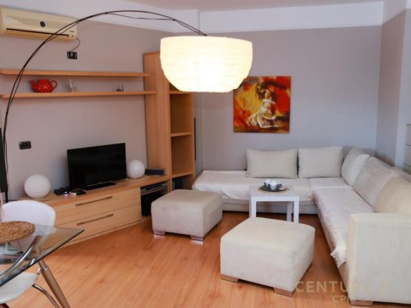 Tirane, jepet me qera apartament 1+1 Kati 7, 65 m² 650 € (9 kateshet)