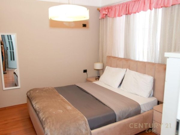 Tirane, jepet me qera apartament 1+1 Kati 7, 65 m² 650 € (9 kateshet)