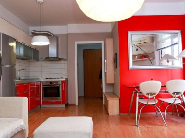 Tirane, jepet me qera apartament 1+1 Kati 7, 65 m² 650 € (9 kateshet)