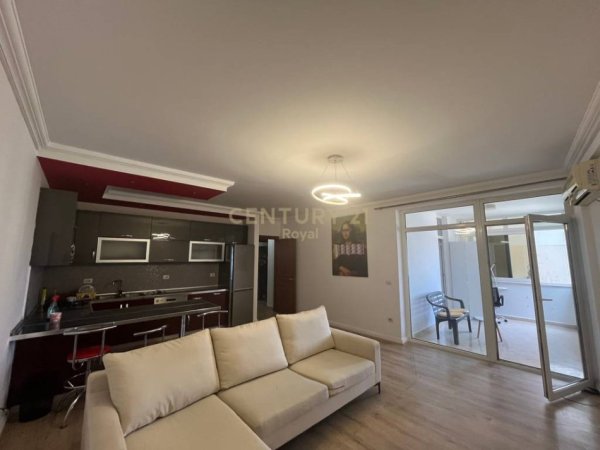 Tirane, jepet me qera ambjent biznesi Kati 7, 110 m² 1.500 € (Ambasador 1, Rruga e Elbasanit)