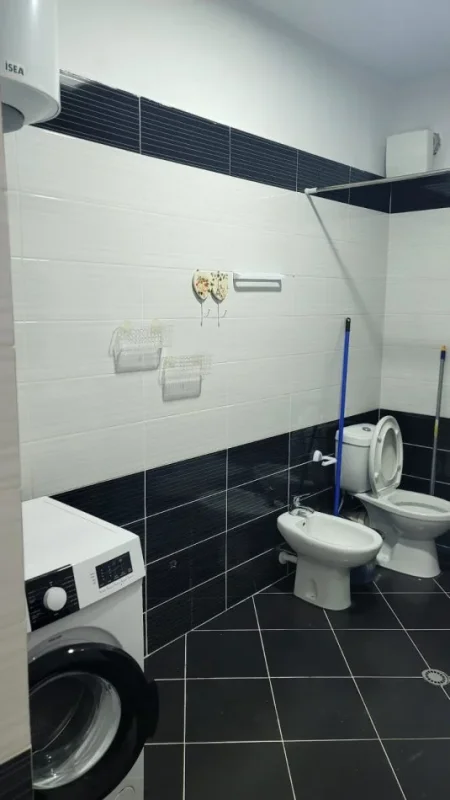 Tirane, jepet me qera apartament 1+1+Ballkon Kati 5, 70 m² 500 € (Astir)