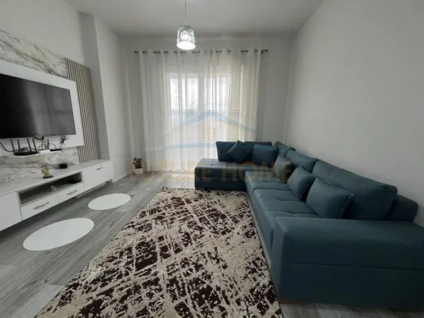 Tirane, shitet apartament 2+1+Ballkon Kati 2, 92 m² 174.999 € (Golden park Rruga e Kavajes)