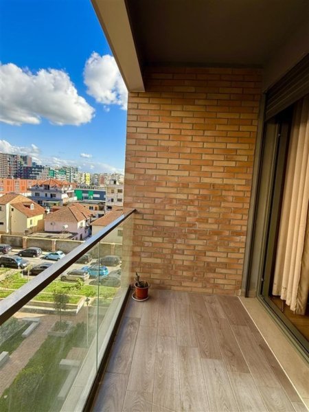 Tirane, jepet me qera apartament 2+1+Ballkon Kati 4, 100 m² 750 € (Fiori di Bosco)