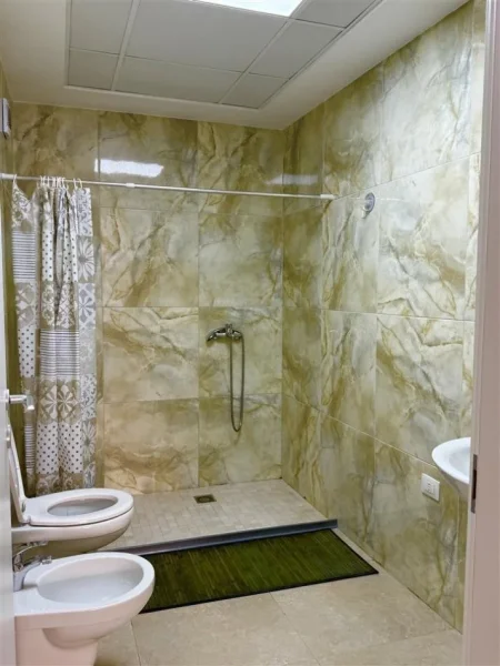 Tirane, jepet me qera apartament 2+1+Ballkon Kati 4, 100 m² 750 € (Fiori di Bosco)