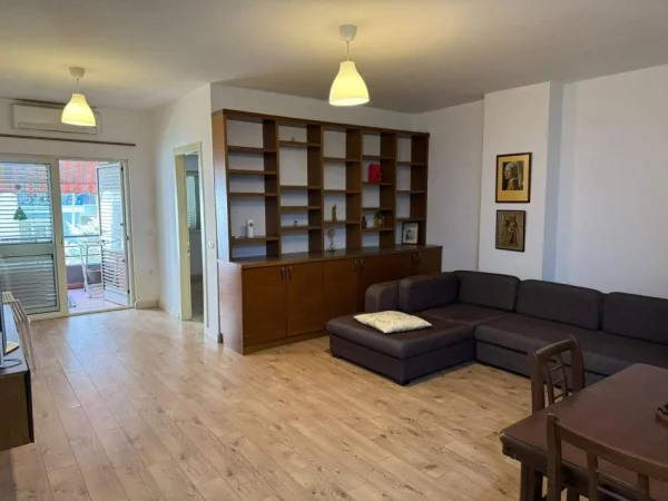 Tirane, jap me qera apartament 1+1+Ballkon Kati 3, 73 m² 350 € 