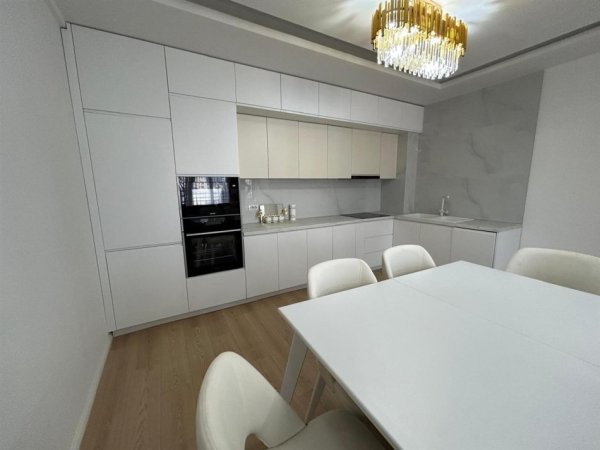 Tirane, jepet me qera apartament 2+1+Ballkon Kati 6, 100 m² 800 € (Kompleksi Aura)