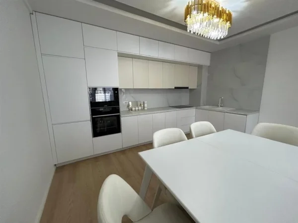 Tirane, jepet me qera apartament 2+1+Ballkon Kati 6, 100 m² 800 € (Kompleksi Aura)