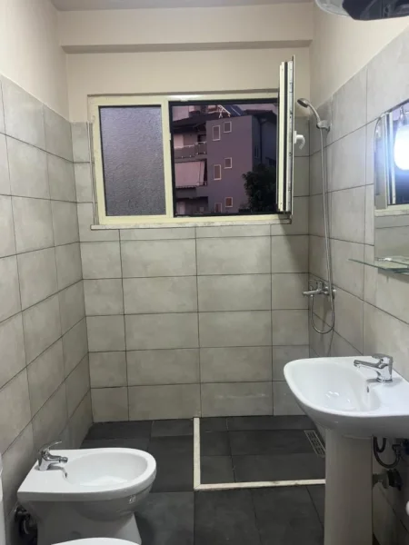 Tirane, shitet apartament 2+1+Ballkon Kati 2, 78 m² 113.000 € (Fresk)