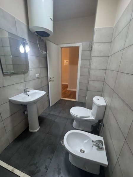 Tirane, shitet apartament 2+1+Ballkon Kati 2, 78 m² 113.000 € (Fresk)