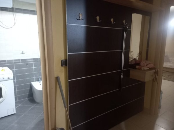 Tirane, jepet me qera apartament 2+1 Kati 2, 70 m² 600 € 