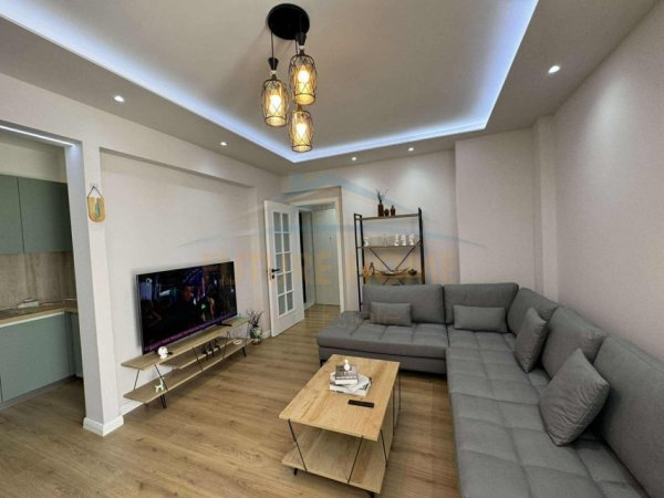 0683487469 Tirane, jepet me qera apartament 2+1 Kati 11, 90 m² 850 € (Rruga e Kavajes)