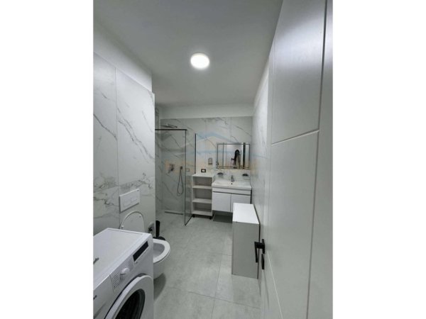 0683487469 Tirane, jepet me qera apartament 2+1 Kati 11, 90 m² 850 € (Rruga e Kavajes)