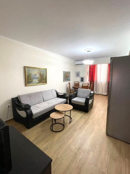 (JEPET ME QERA SUPER APARTAMENT 2+1 TEK RRUGA MINE PEZA, NE AFERSI TE SHKOLLES JERONIM DE RADA, Kati 3, 70 m² 700 €