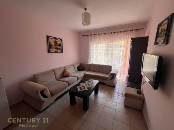 Tirane, jepet me qera apartament 1+1+Ballkon Kati 2, 56 m² 380 € (Pranë Restorant Freskut, Tiranë)