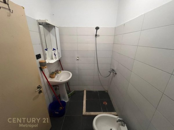 Tirane, jepet me qera apartament 1+1+Ballkon Kati 2, 56 m² 380 € (Pranë Restorant Freskut, Tiranë)