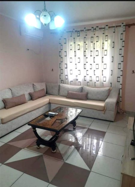 JEPET APARTAMENT 1+1 ME QERA TEK ISH PARKU I AUTOBUZEVE NE RRUGEN E KAVAJES, Kati 1, 63 m² 450 €