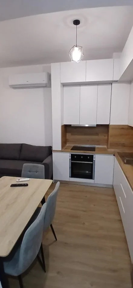 Tirane, jepet me qera apartament 1+1+Ballkon Kati 7, 55 m² 420 € 
