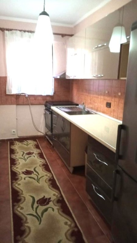 JEPET APARTAMENT 1+1 ME QERA TEK ISH PARKU I AUTOBUZEVE NE RRUGEN E KAVAJES, Kati 1, 63 m² 450 €