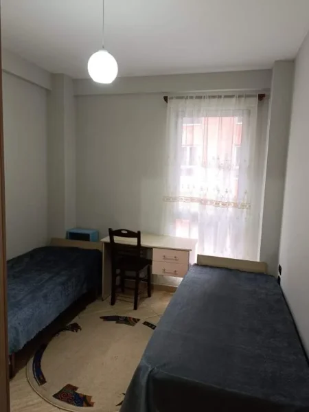 Tirane, jepet me qera apartament 2+1+Ballkon Kati 2, 90 m² 650 € 