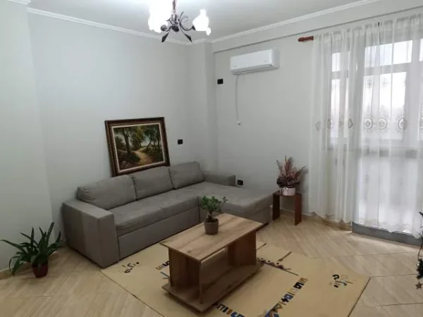 Tirane, jepet me qera apartament 2+1+Ballkon Kati 2, 90 m² 650 € 