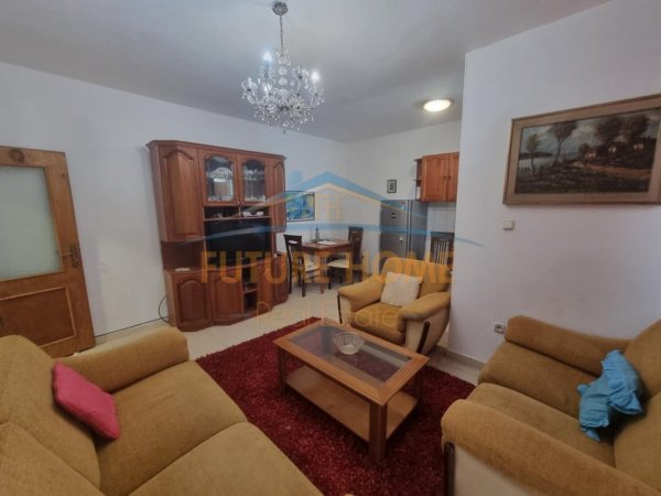 Tirane, jepet me qera apartament 1+1 Kati 1, 64 m² 500 € (Vasil Shanto)
