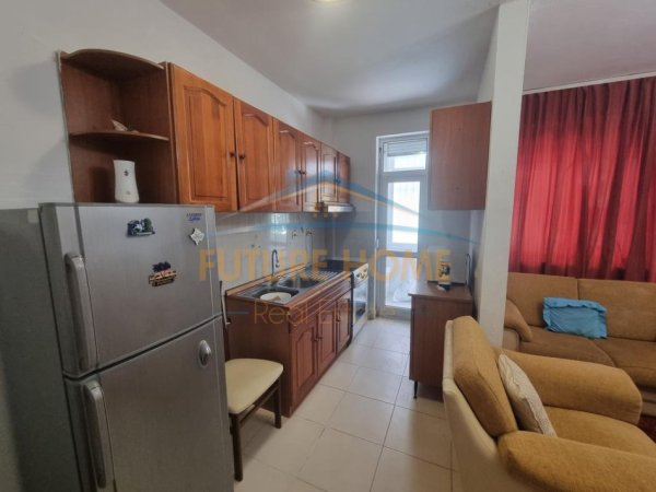 Tirane, jepet me qera apartament 1+1 Kati 1, 64 m² 500 € (Vasil Shanto)