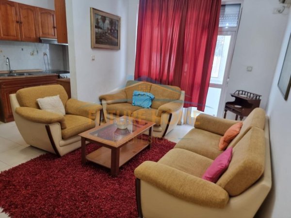 Tirane, jepet me qera apartament 1+1 Kati 1, 64 m² 500 € (Vasil Shanto)