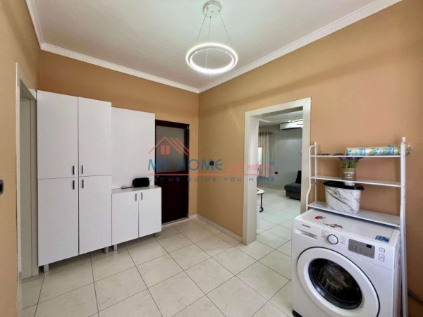 Tirane, jepet me qera apartament 1+1+Ballkon Kati 1, 90 m² 600 € (Urnaza e Re)