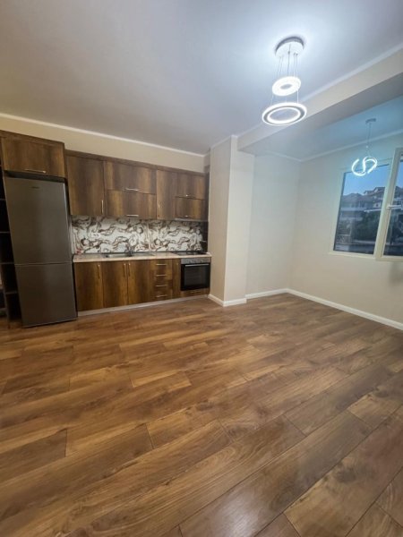 Tirane, shitet apartament 2+1+Ballkon Kati 2, 78 m² 113.000 € (Fresk)