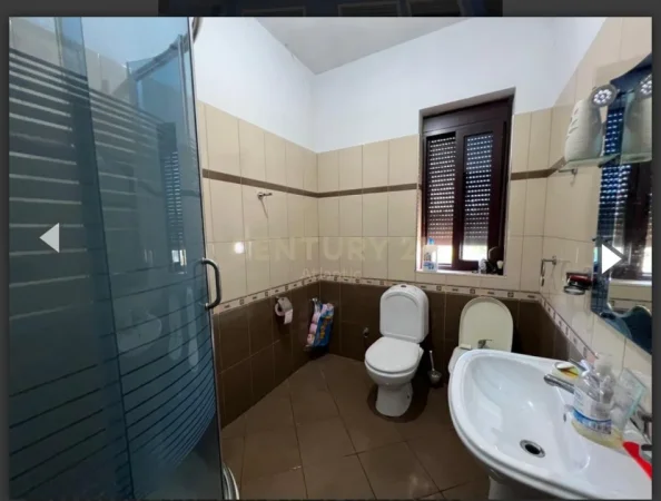 Durres, shitet Vile 4+1+Aneks+Ballkon Kati 2, 235 m² 220.000 € (Gjimnazi Dhosi Liperi)