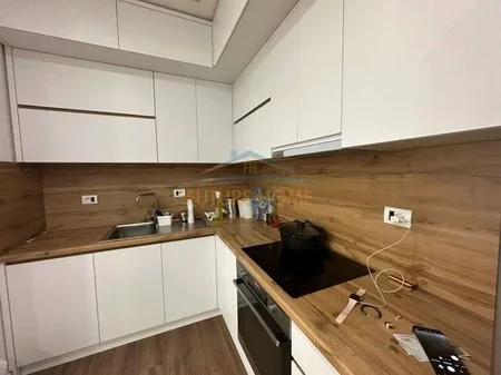Tirane, jepet me qera apartament 1+1 Kati 6, 600 € 