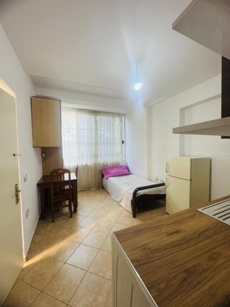 Tirane, jepet me qera garsonier 1+1 Kati 0, 25 m² 350 € 