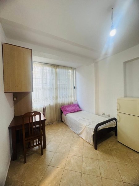 Tirane, jepet me qera garsonier 1+1 Kati 0, 25 m² 350 € 