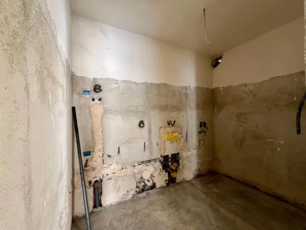 Tirane, shitet apartament 2+1 Kati 1, 110 m² 260.000 € (Liqeni i Thate)