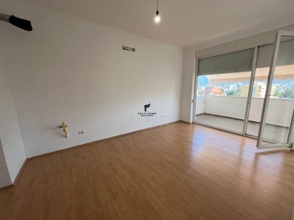 Tirane, jepet me qera zyre Kati 4, 70 m² 700 € (21 DHJETORI)