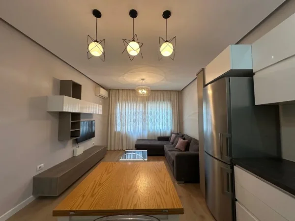 Tirane, jepet me qera apartament 1+1+Aneks+Ballkon Kati 3, 61 m² 500 € (astir)