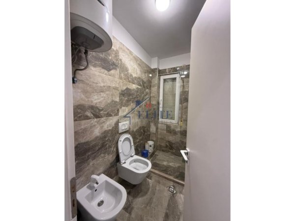 Tirane, jepet me qera apartament 2+1+Ballkon Kati 4, 100 m² 900 € 