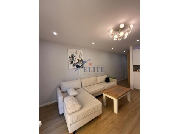 Tirane, jepet me qera apartament 2+1+Ballkon Kati 4, 100 m² 900 € 