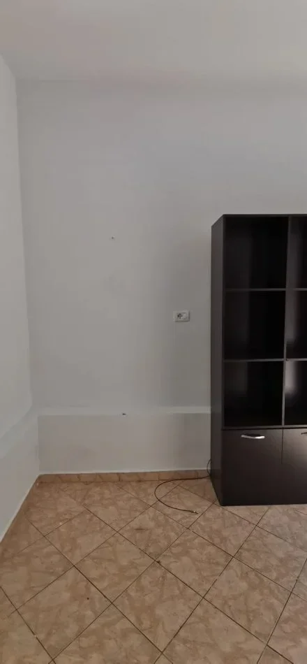 Tirane, jepet me qera ambjent biznesi Kati 1, 12 m² 300 € 