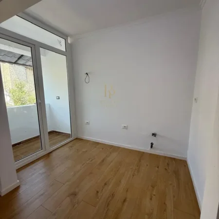 Tirane, shitet apartament 2+1+Ballkon Kati 2, 72 m² 122.000 € (Ali Dem)