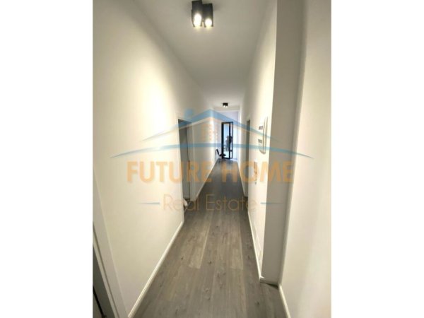 Tirane, jepet me qera ambjent biznesi Kati 4, 133 m² 900 € (Kompleksi Square 21)