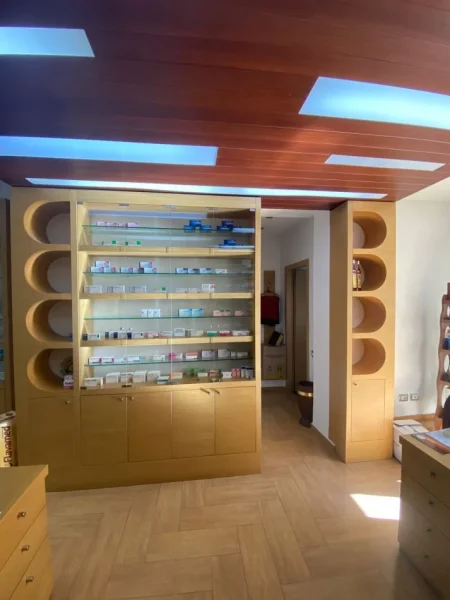 Tirane, jepet me qera ambjent biznesi Kati 0, 49 m² 700 € 