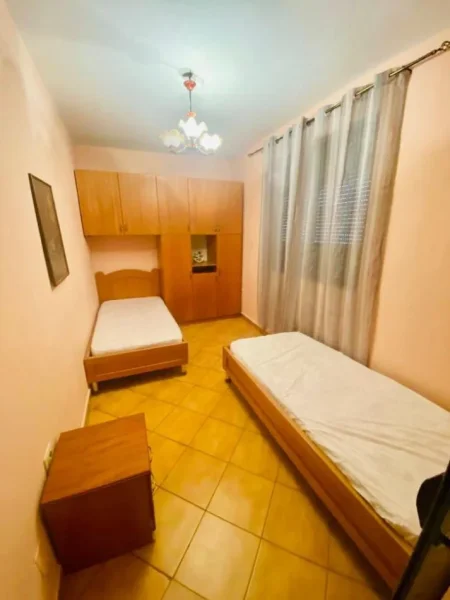 Tirane, jepet me qera apartament 2+1+Ballkon Kati 9, 80 m² 500 €