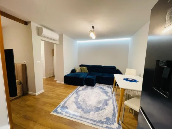 Tirane, jepet me qera apartament 1+1+Ballkon Kati 2, 65 m² 700 € (ISH TREGU ELEKTRIK)